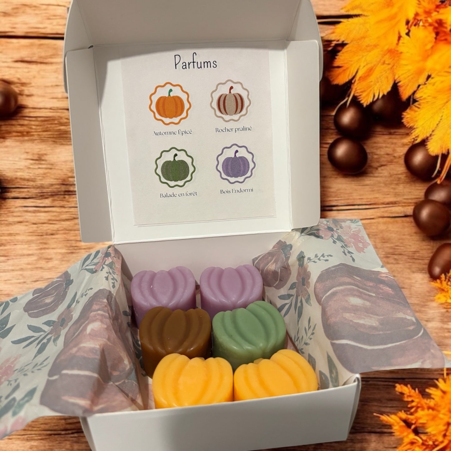 Boîte fondants Les Plaisirs d’Automne avec cinq fondants en forme de citrouilles aux parfums variés.