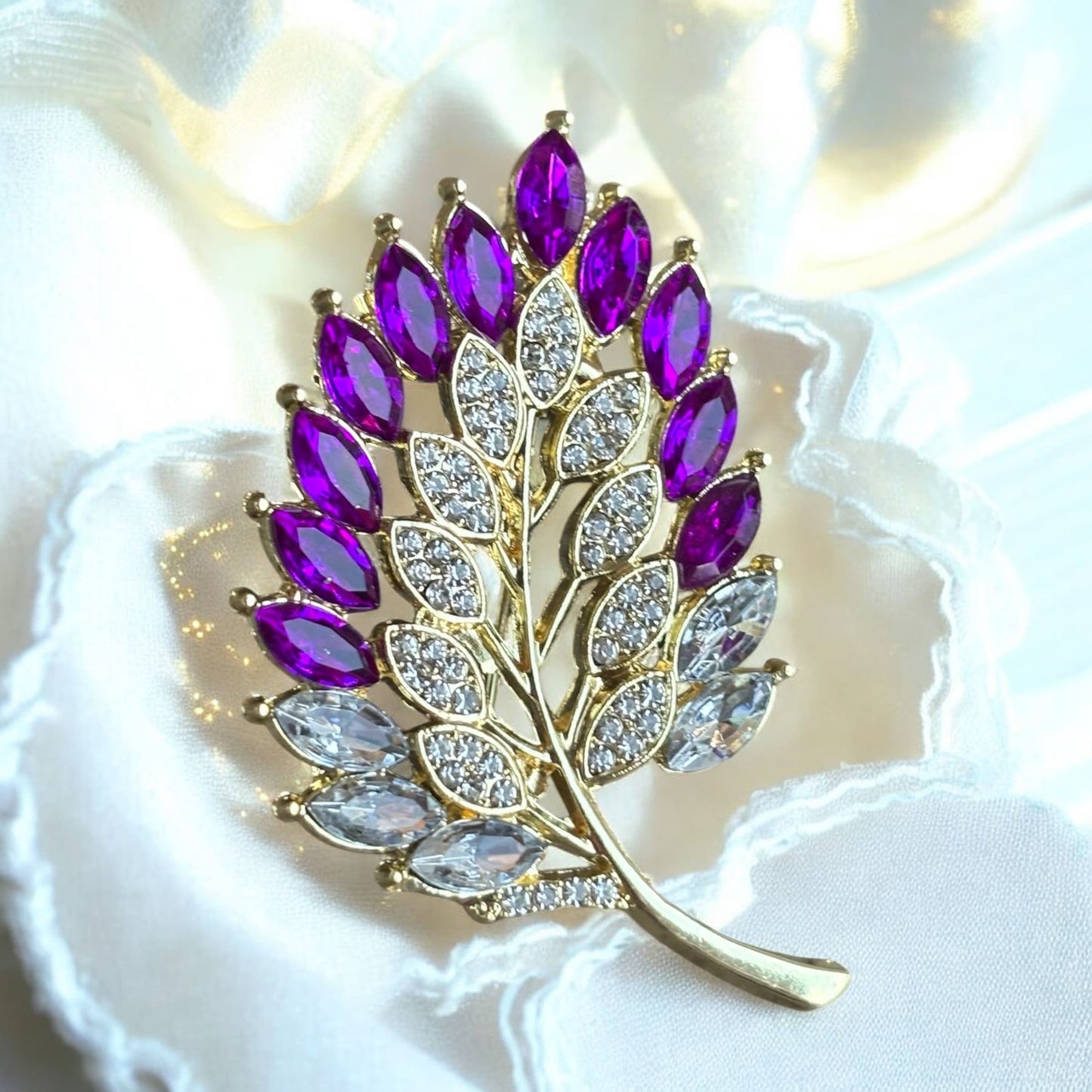 Broche Mystère Violet et Cristal
