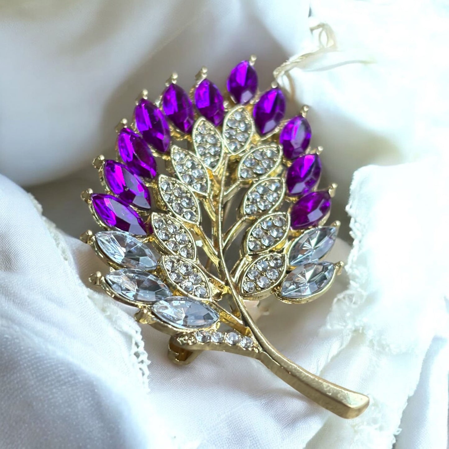 Broche Mystère Violet et Cristal