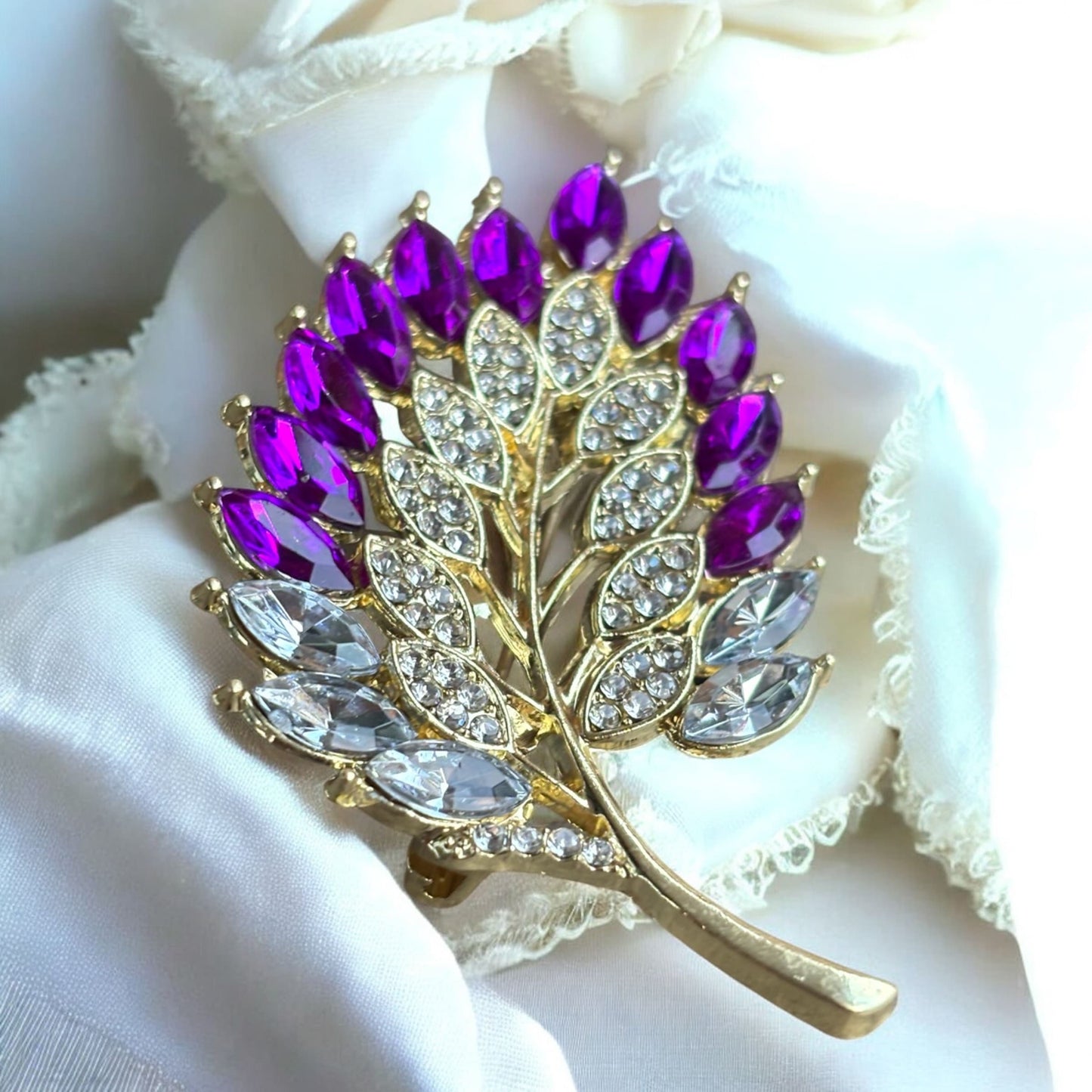 Broche Mystère Violet et Cristal