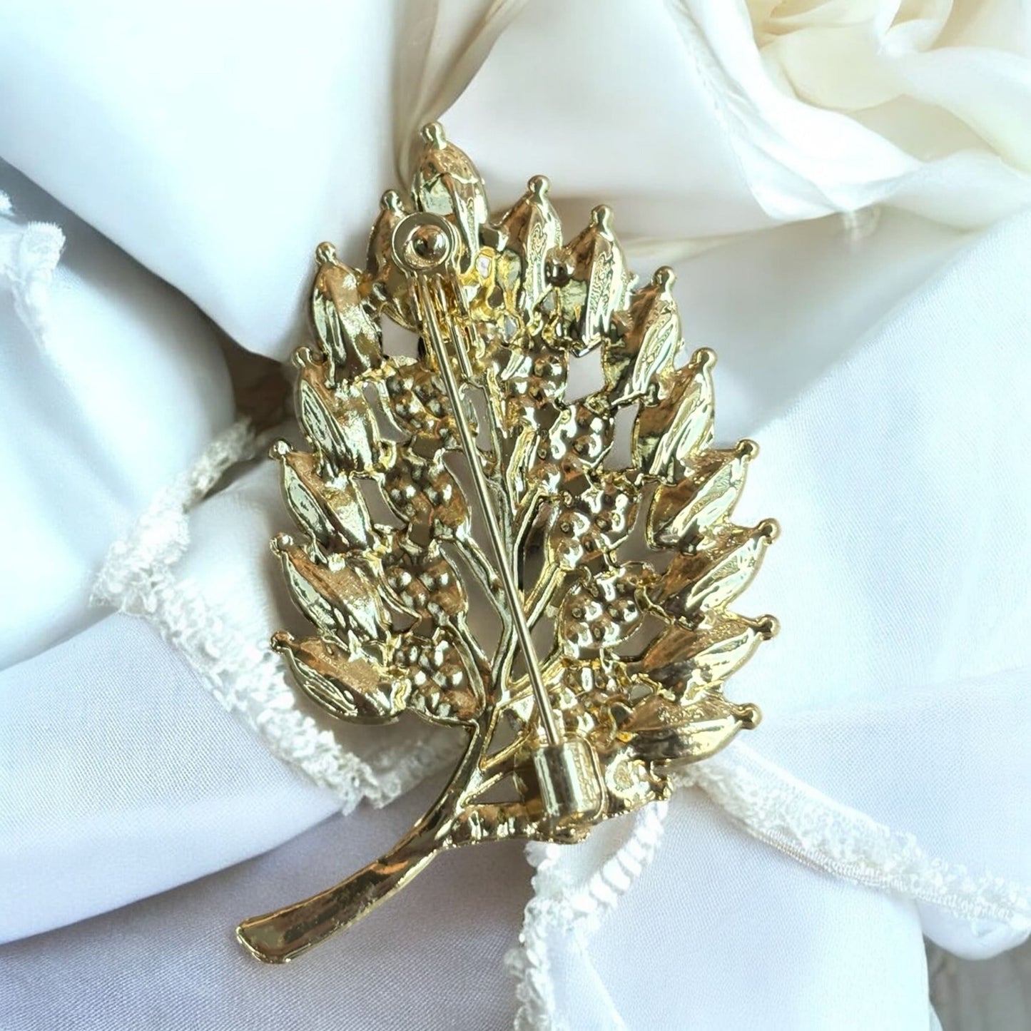 Broche Mystère Violet et Cristal