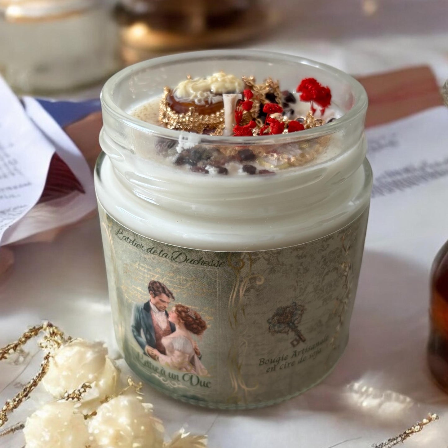 Bougie Lettre à un Duc, parfum cachemire et soie, bougie Bridgerton, pierres de Grenat, bougie shabby chic, cadeau romantique, camée.