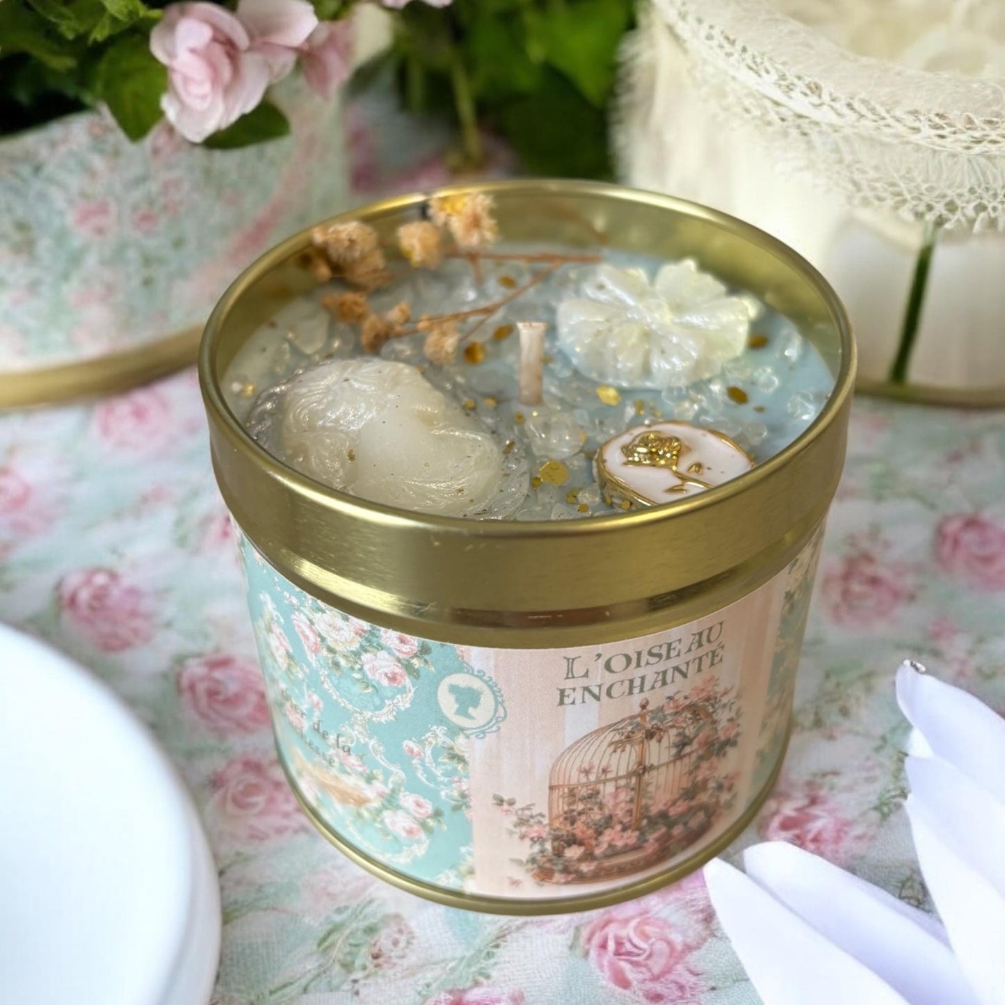 Bougie L'oiseau enchanté, parfum Mimosa, bougie anglaise, bougie Mimosa, bougie shabby chic, bougie avec cristaux, élégance vintage.