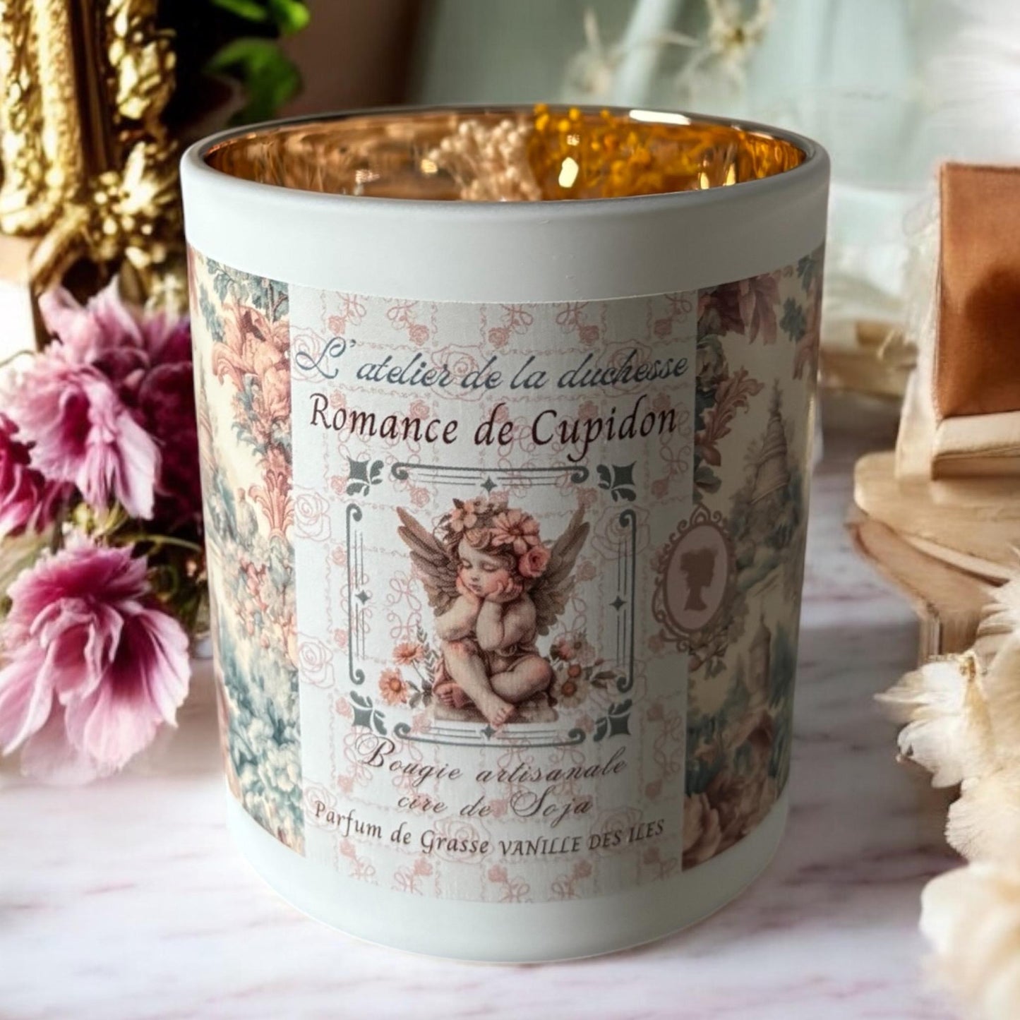 Bougie romance de Cupidon, parfum vanille des iles, bougie anglaise, bougie Bridgerton, bougie élégante, bougie florale, bougie luxe, ange.