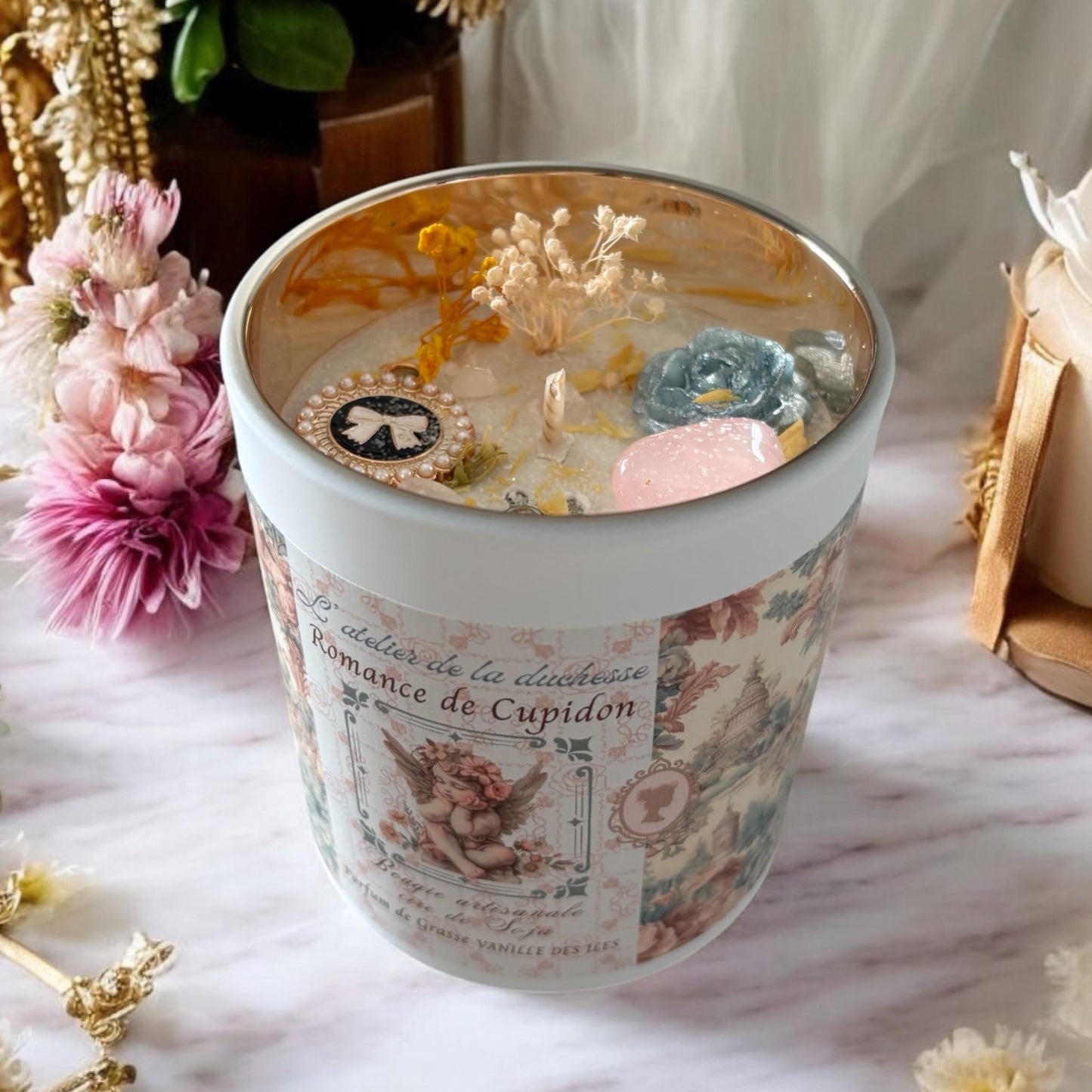 Bougie romance de Cupidon, parfum vanille des iles, bougie anglaise, bougie Bridgerton, bougie élégante, bougie florale, bougie luxe, ange.