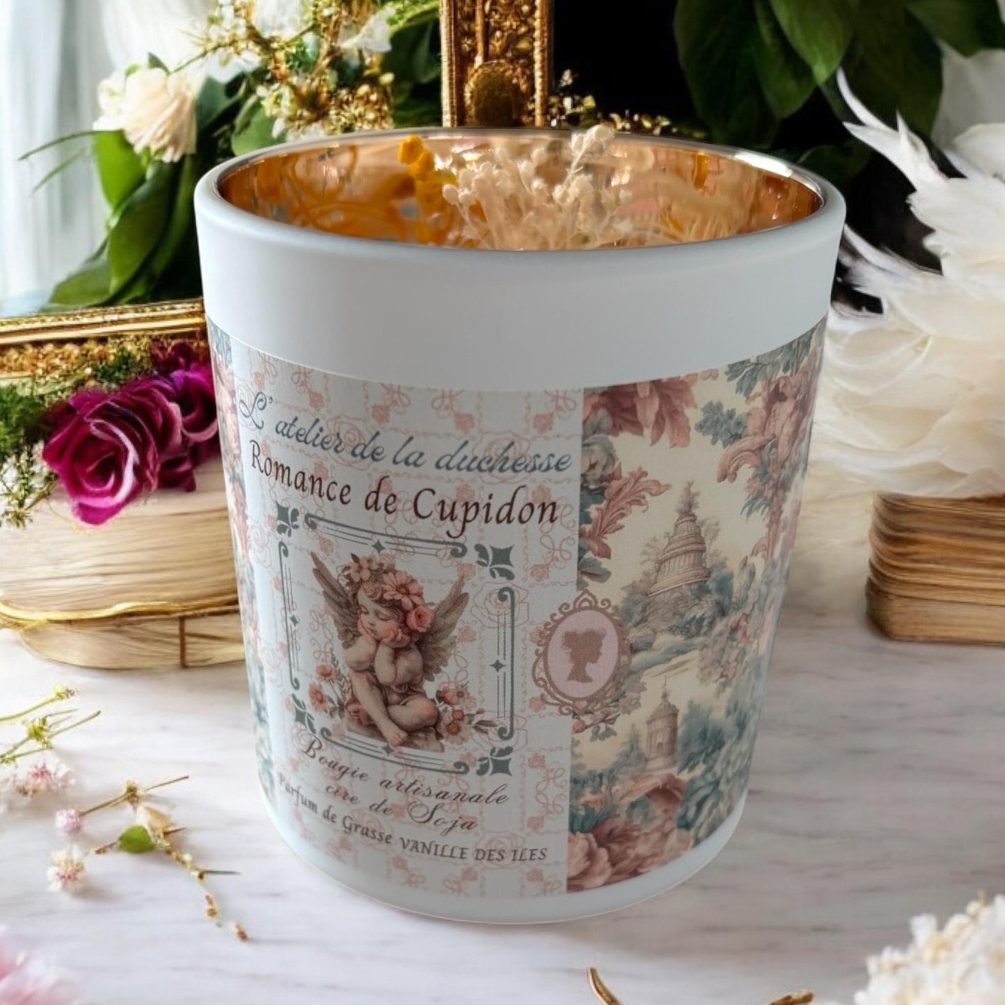 Bougie romance de Cupidon, parfum vanille des iles, bougie anglaise, bougie Bridgerton, bougie élégante, bougie florale, bougie luxe, ange.