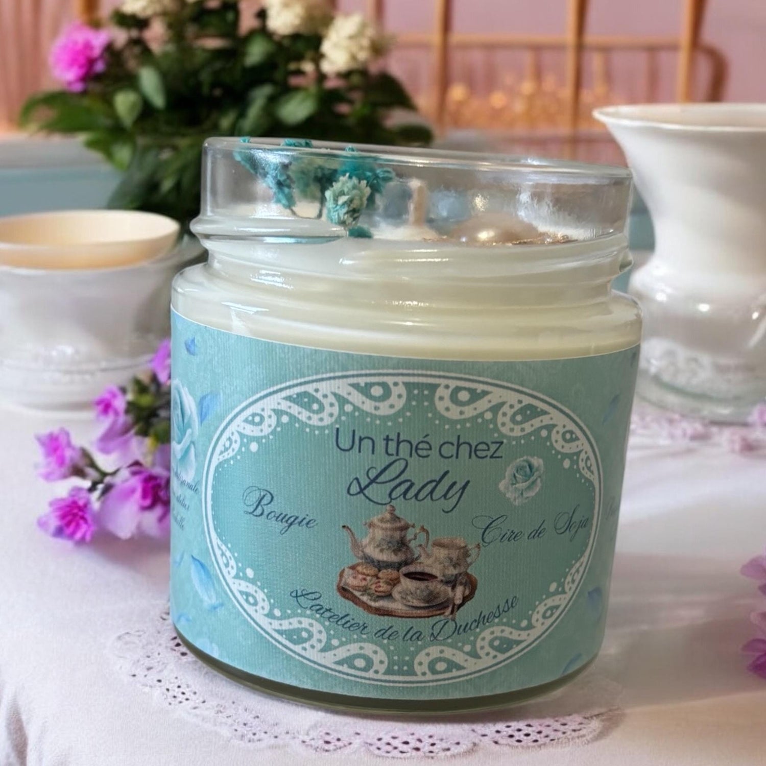 Bougie un thé chez Lady, parfum agrumes et sauges, bougie anglaise, bougie Bridgerton, bougie parfumée, bougie décorative, bougie florale.