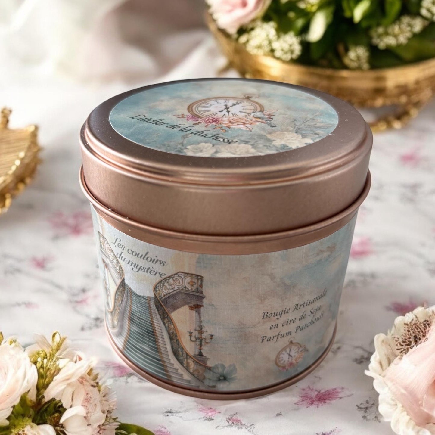 Bougie Les couloirs du mystère, parfum Patchouli, bougie anglaise, bougie Bridgerton, cire végétale, bougie shabby chic, style vintage.