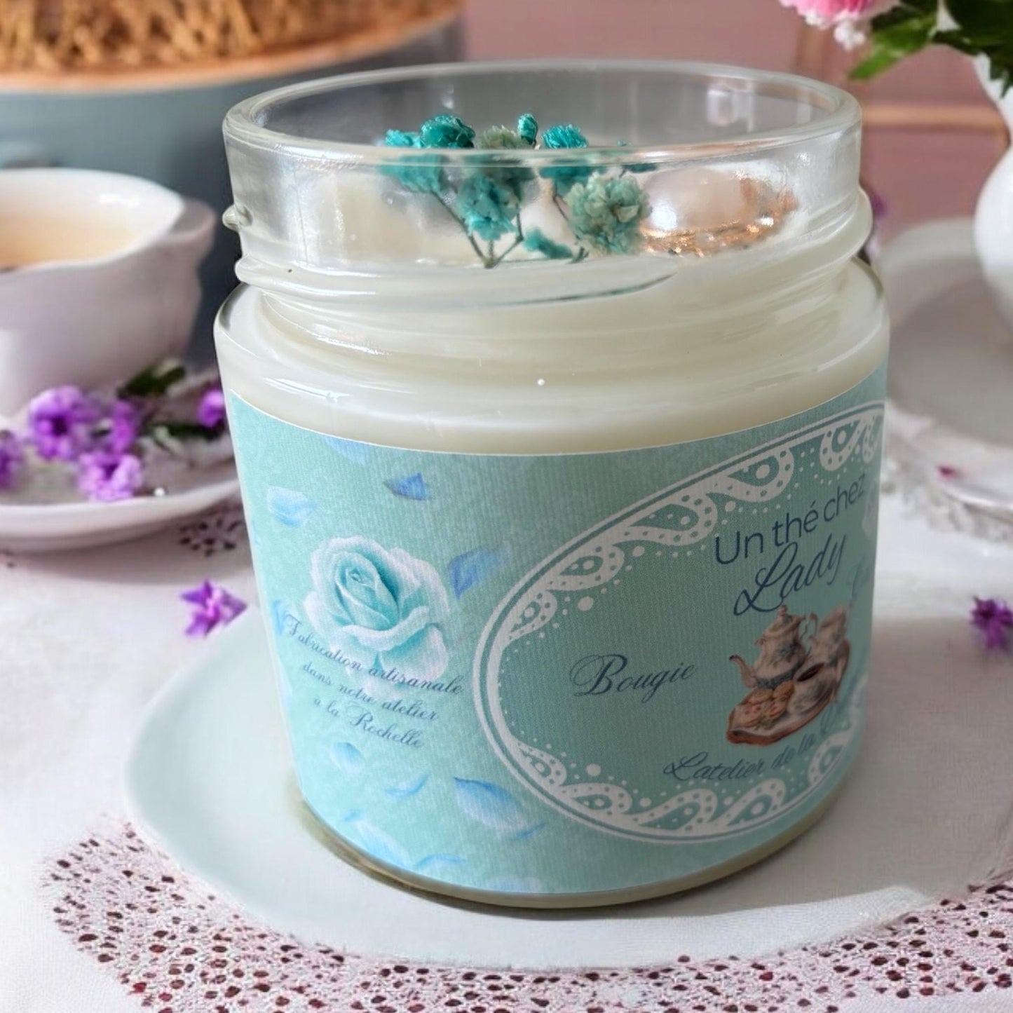 Bougie un thé chez Lady, parfum agrumes et sauges, bougie anglaise, bougie Bridgerton, bougie parfumée, bougie décorative, bougie florale.