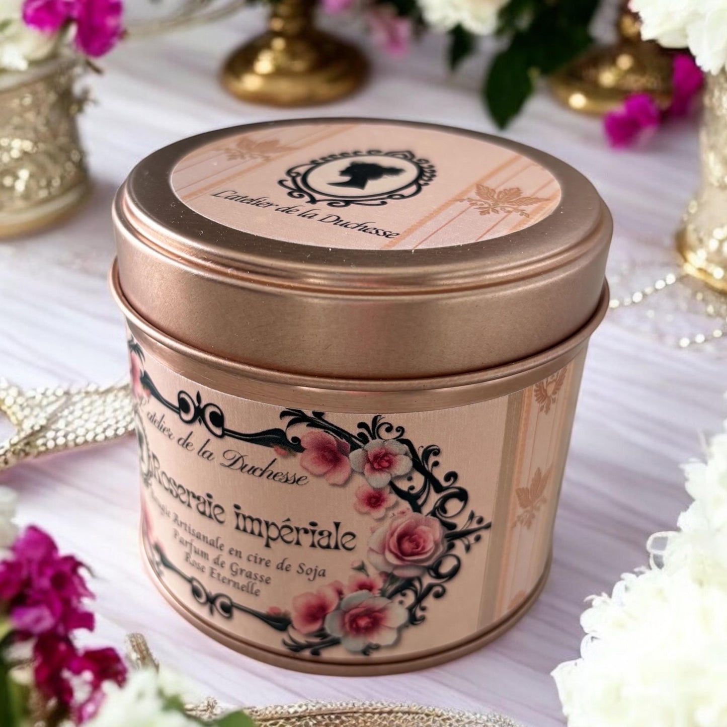Bougie Roseraie impériale, parfum rose éternelle, bougie Bridgerton, bougie romantique, bougie perles et cristaux, ambiance romantique.