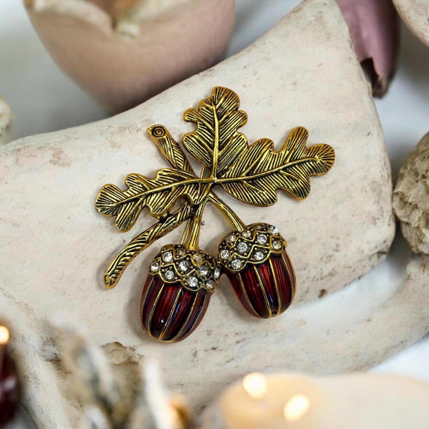 Élégante Broche Feuilles de Chêne et Glands, style shabby chic, Bridgerton