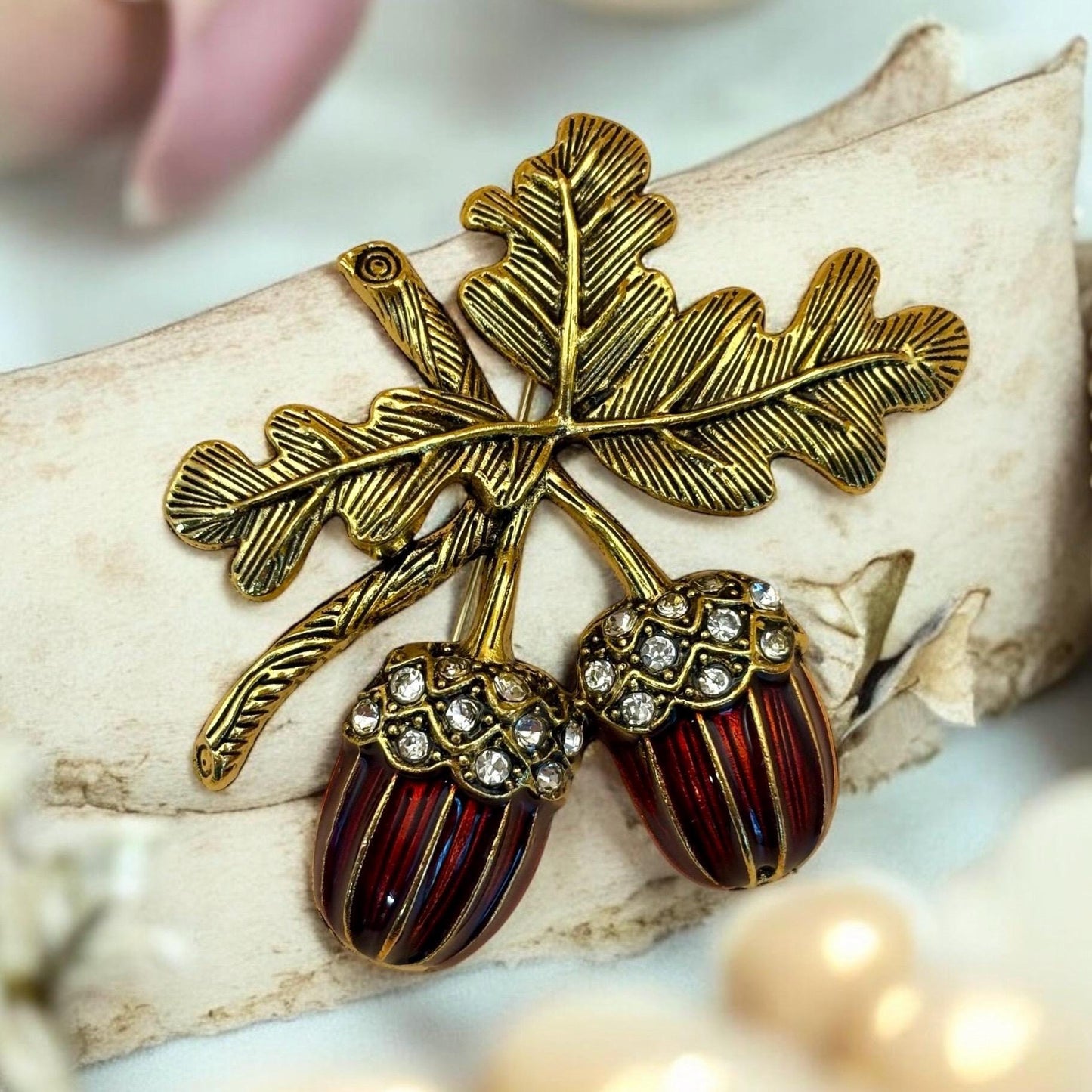 Élégante Broche Feuilles de Chêne et Glands, style shabby chic, Bridgerton