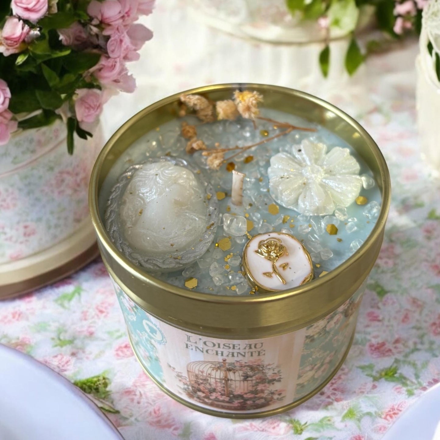 Bougie L'oiseau enchanté, parfum Mimosa, bougie anglaise, bougie Mimosa, bougie shabby chic, bougie avec cristaux, élégance vintage.