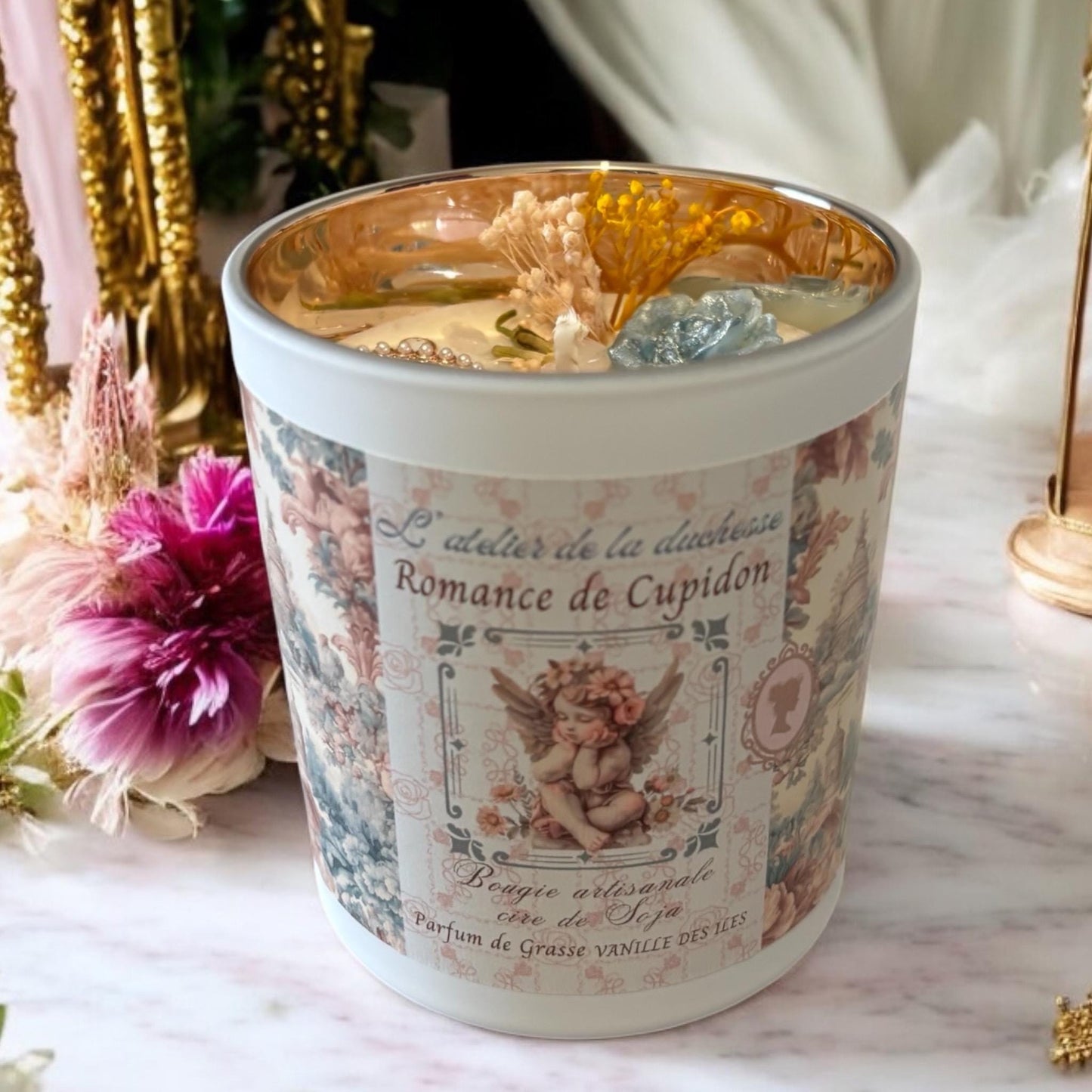 Bougie romance de Cupidon, parfum vanille des iles, bougie anglaise, bougie Bridgerton, bougie élégante, bougie florale, bougie luxe, ange.