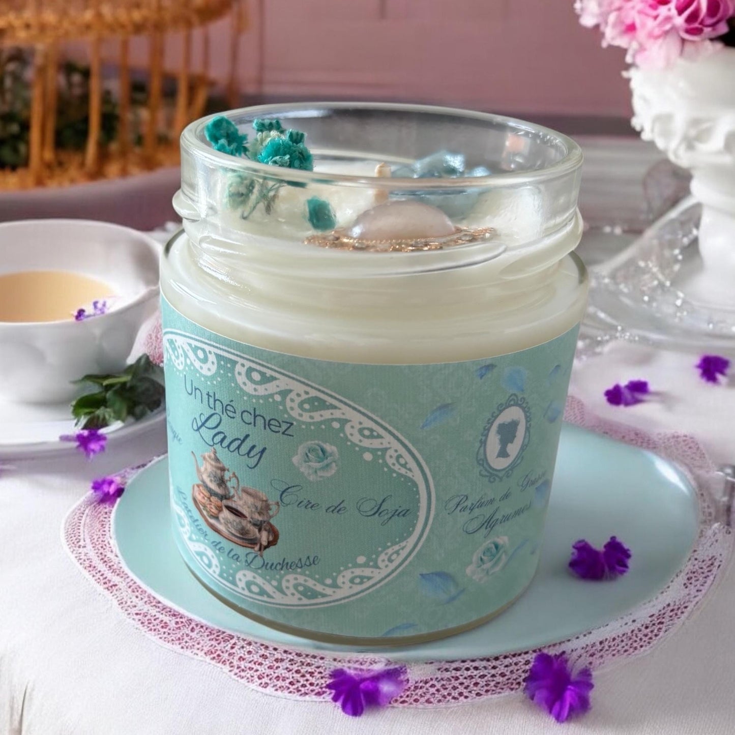 Bougie un thé chez Lady, parfum agrumes et sauges, bougie anglaise, bougie Bridgerton, bougie parfumée, bougie décorative, bougie florale.