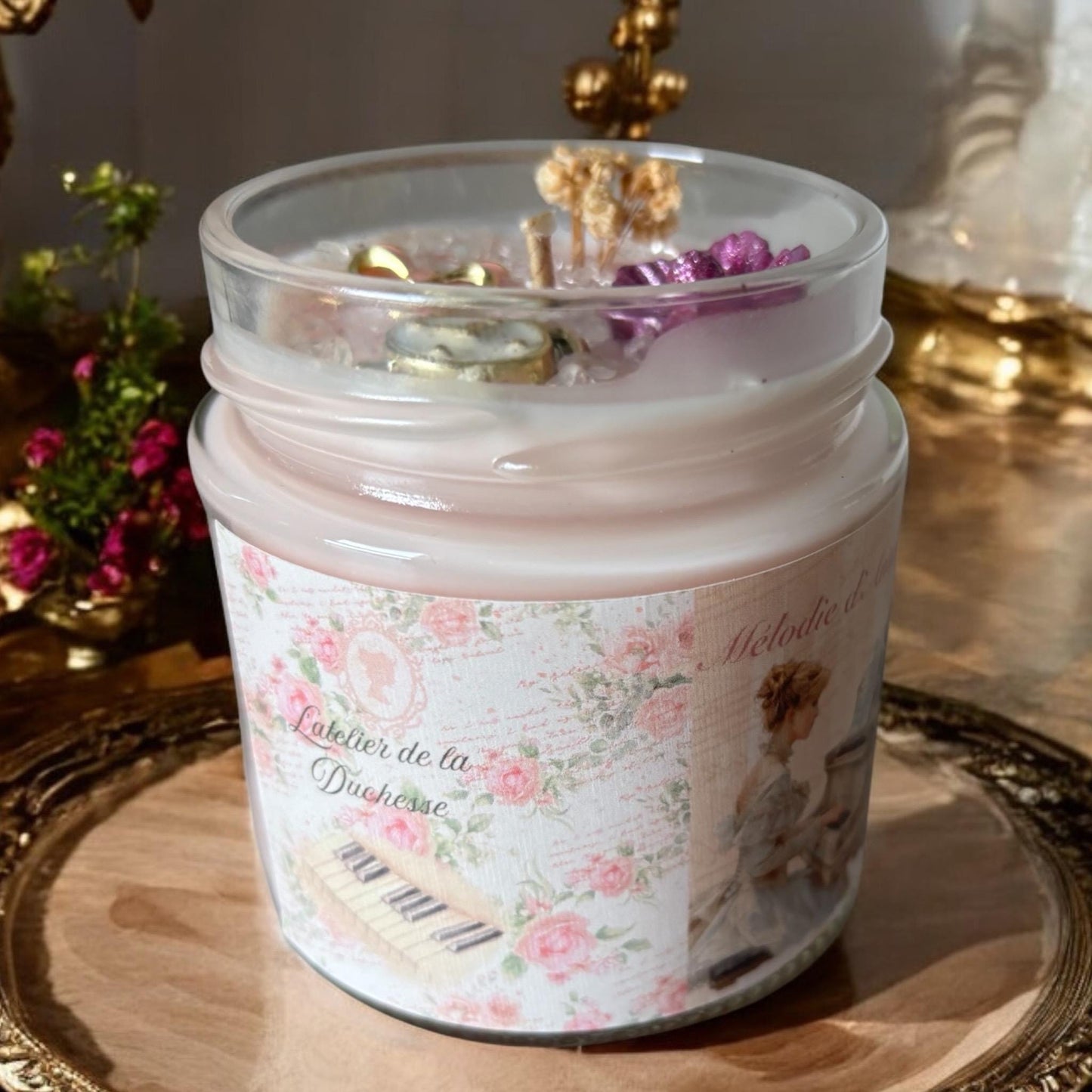 Bougie Mélodie d’Antan, parfum Néroli, bougie anglaise, bougie Bridgerton, bougie victorienne, bougie parfumée, déco élégante.