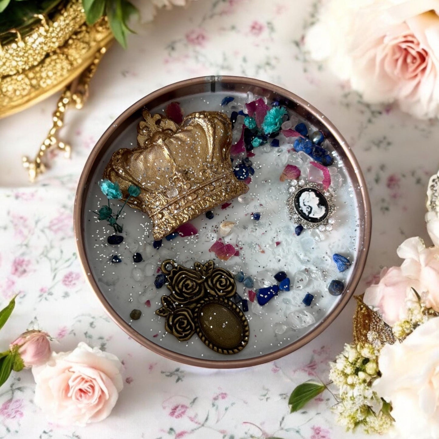 Bougie Les couloirs du mystère, parfum Patchouli, bougie anglaise, bougie Bridgerton, cire végétale, bougie shabby chic, style vintage.