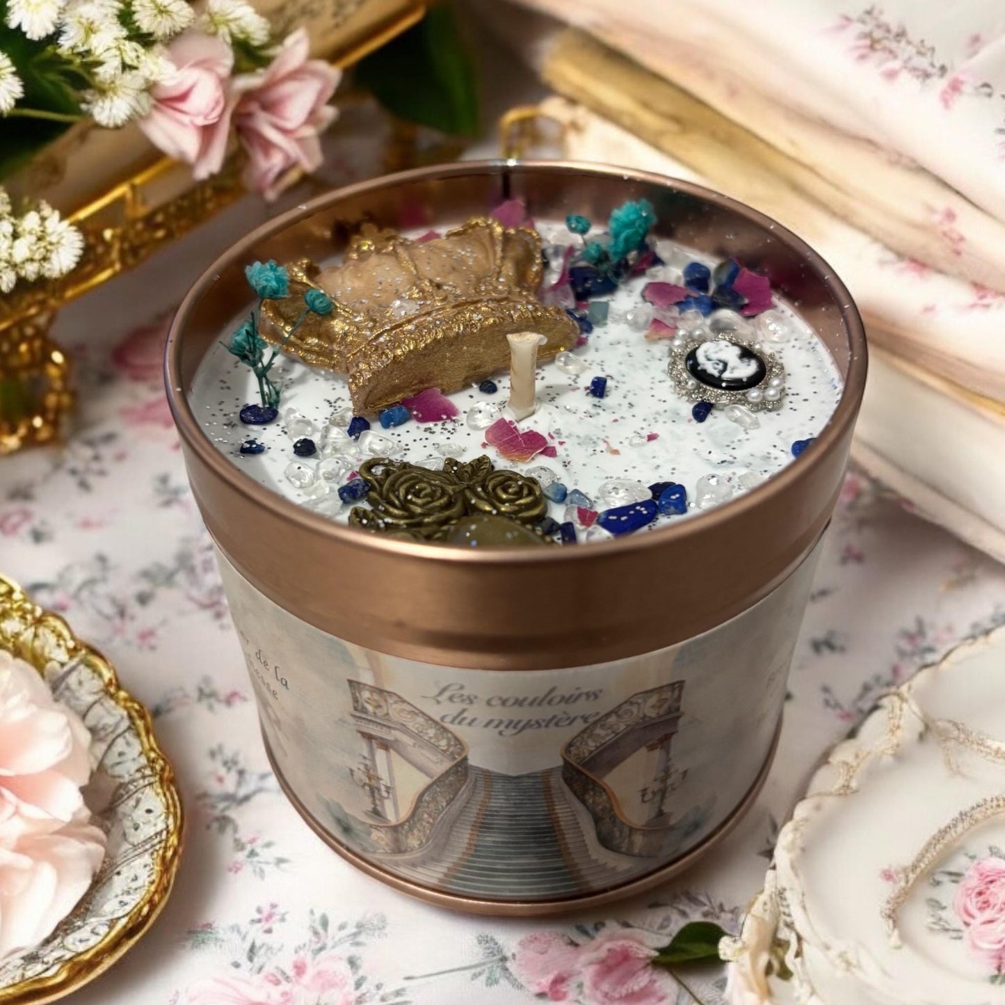 Bougie Les couloirs du mystère, parfum Patchouli, bougie anglaise, bougie Bridgerton, cire végétale, bougie shabby chic, style vintage.