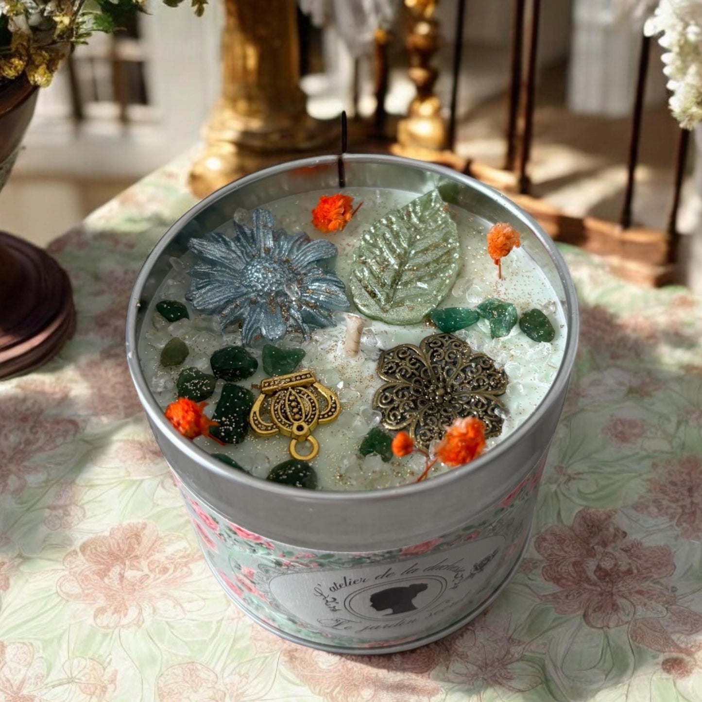 Bougie le jardin secret, parfum pétales d’oranger, bougie anglaise, bougie Bridgerton, bougie florale, pierres d’Aventurine.