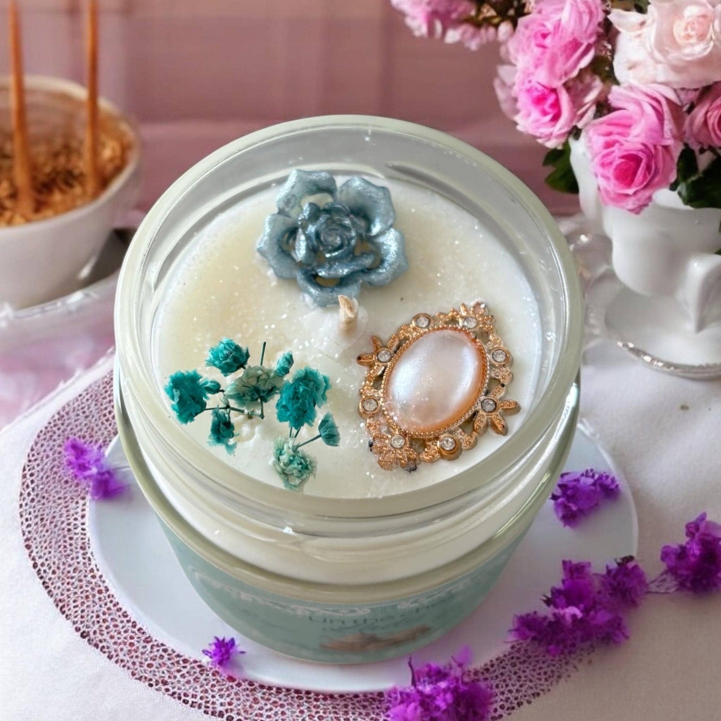 Bougie un thé chez Lady, parfum agrumes et sauges, bougie anglaise, bougie Bridgerton, bougie parfumée, bougie décorative, bougie florale.