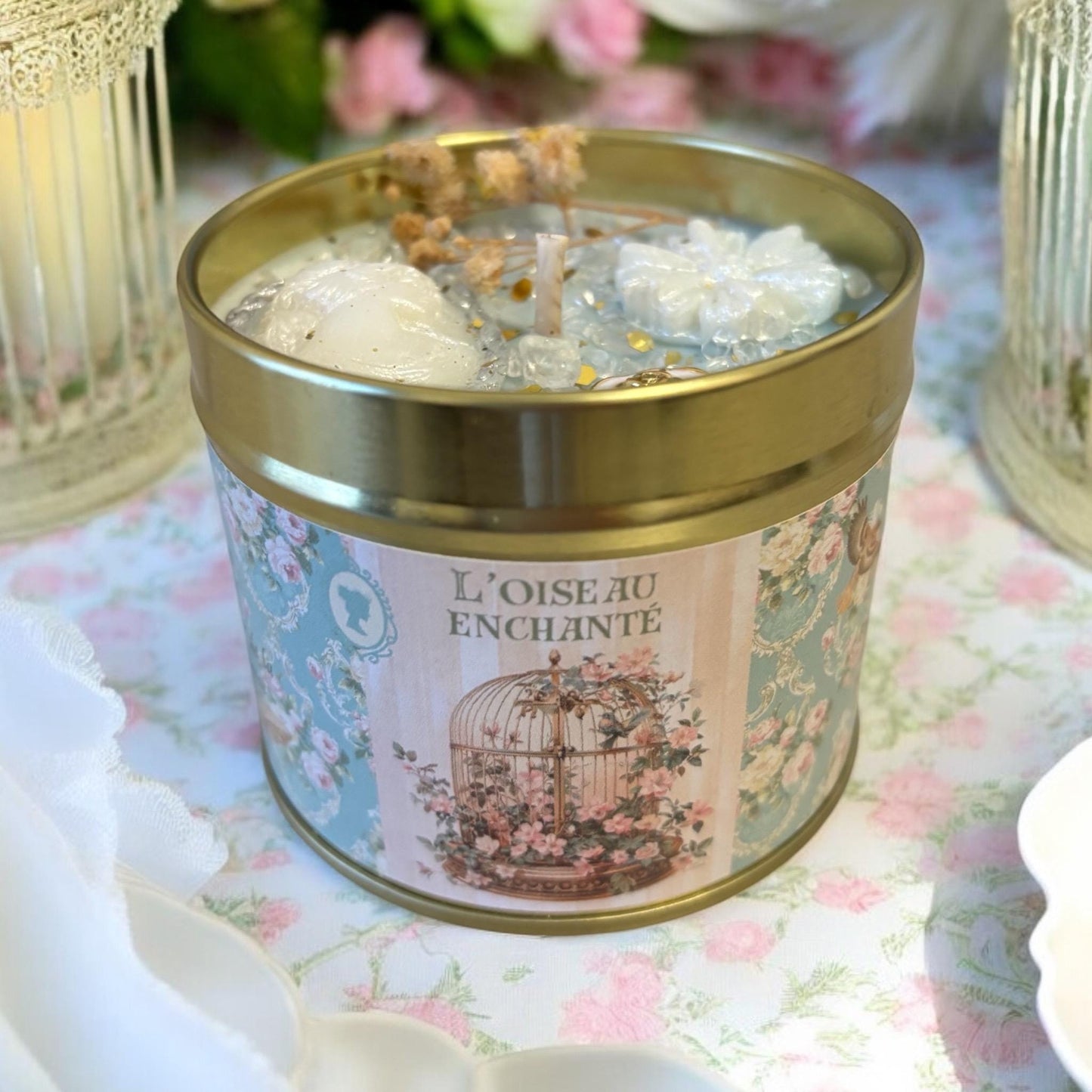 Bougie L'oiseau enchanté, parfum Mimosa, bougie anglaise, bougie Mimosa, bougie shabby chic, bougie avec cristaux, élégance vintage.
