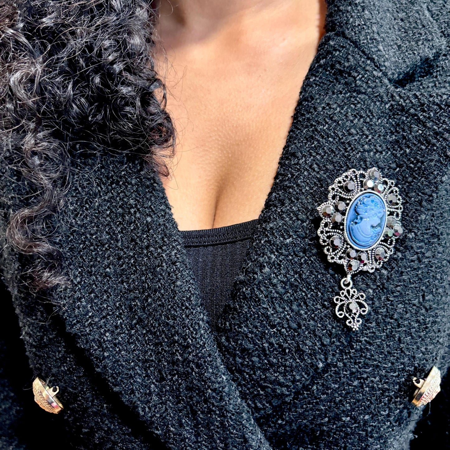 Broche camée, broche ancienne, broche vintage, bijou victorien, accessoire vintage chic, Bridgerton