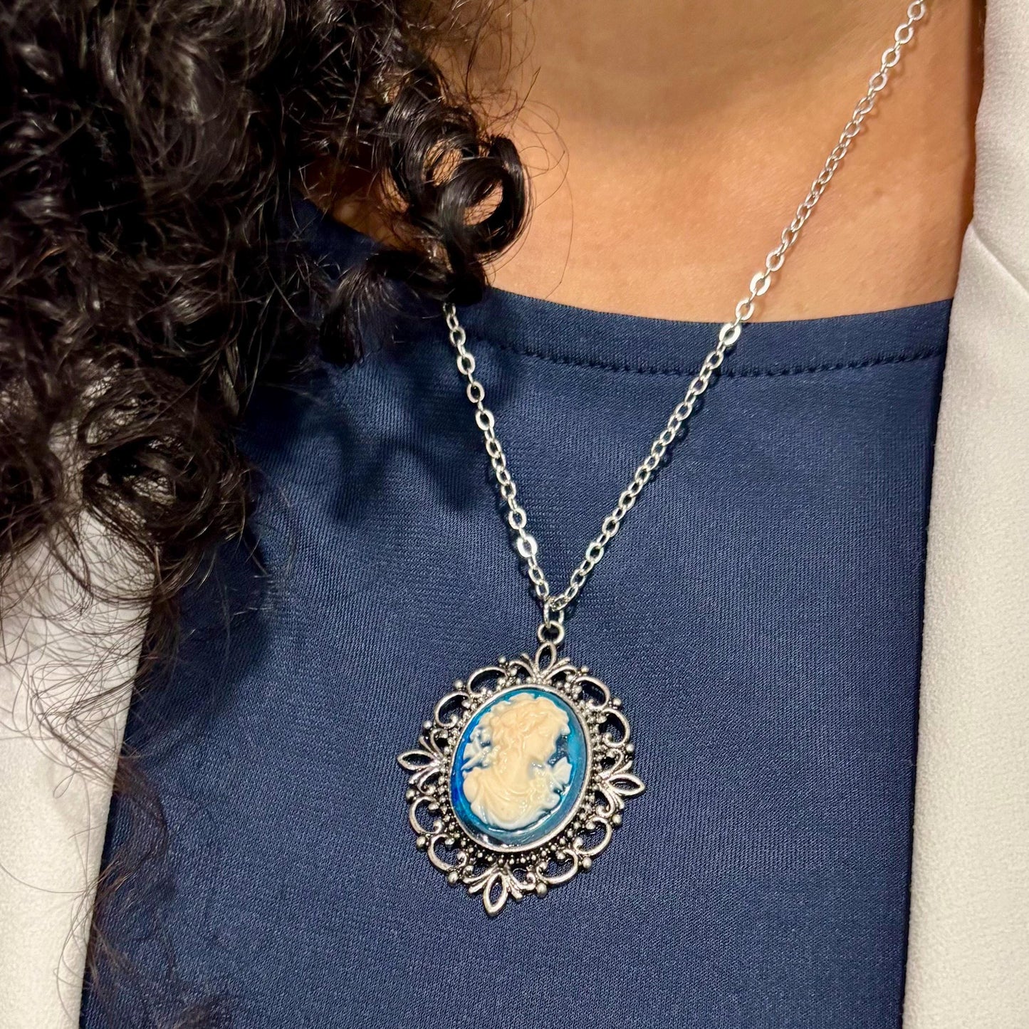 Collier camée bleu style victorien, bijou romantique façon Brigderton, bijou vintage.