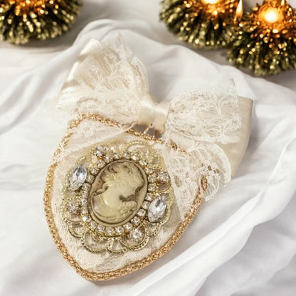 Broche « Élégance Antique »