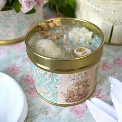 Bougie L'oiseau enchanté, parfum Mimosa, bougie anglaise, bougie Mimosa, bougie shabby chic, bougie avec cristaux, élégance vintage.