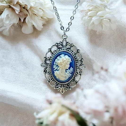 Collier camée bleu style victorien, bijou romantique façon Brigderton, bijou vintage.