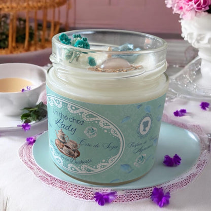 Bougie un thé chez Lady, parfum agrumes et sauges, bougie anglaise, bougie Bridgerton, bougie parfumée, bougie décorative, bougie florale.