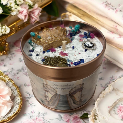 Bougie Les couloirs du mystère, parfum Patchouli, bougie anglaise, bougie Bridgerton, cire végétale, bougie shabby chic, style vintage.