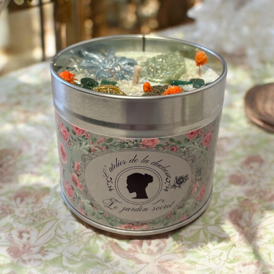 Bougie le jardin secret, parfum pétales d’oranger, bougie anglaise, bougie Bridgerton, bougie florale, pierres d’Aventurine.