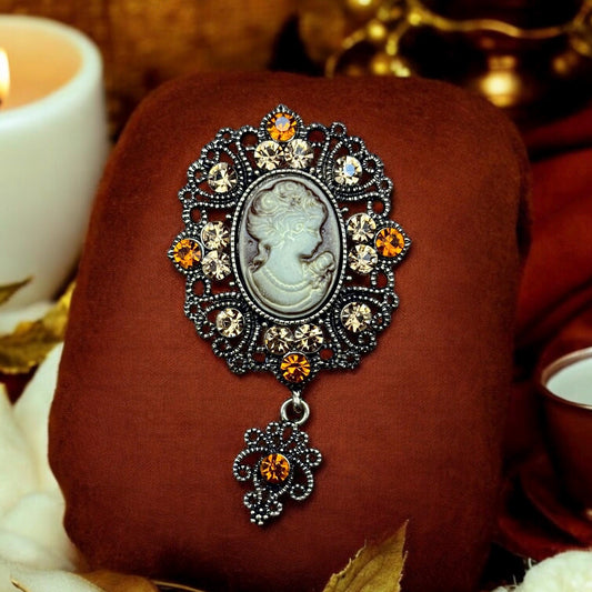 Broche camée, broche ancienne, broche vintage, bijou victorien, accessoire vintage chic, Bridgerton