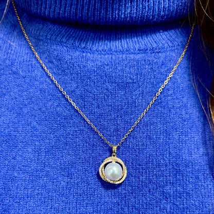Collier pendentif, collier perle blanche, collier vintage, cadeau élégant, idée cadeau femme.