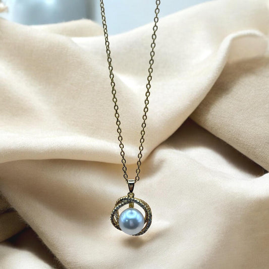 Collier pendentif, collier perle blanche, collier vintage, cadeau élégant, idée cadeau femme.